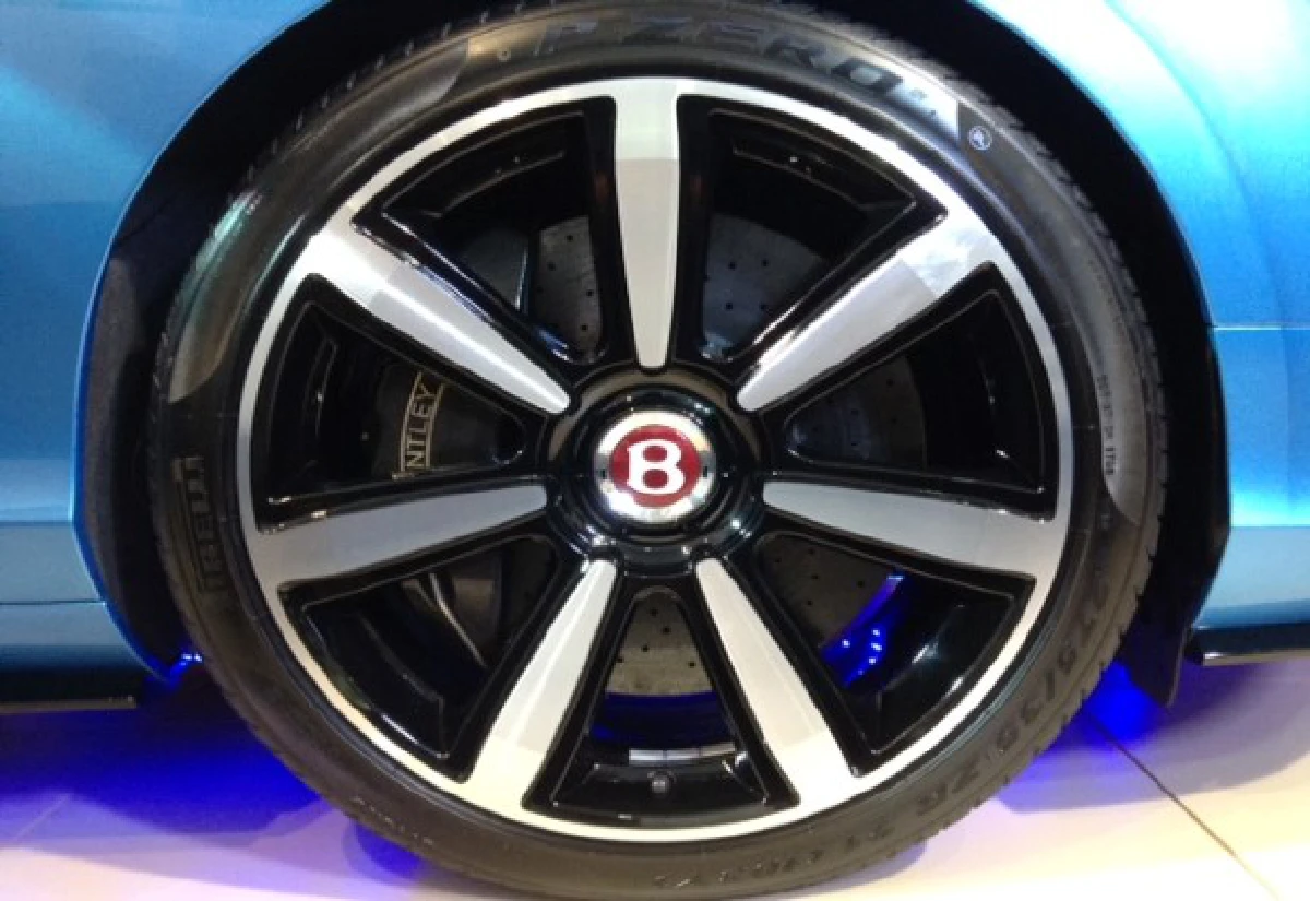 เปิดตัว"เบนท์ลีย์ จีที วี8 เอส"หรู-แรง!