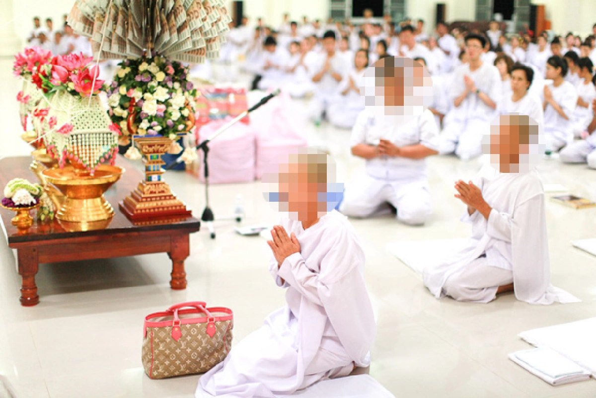 วิจารณ์แซ่ด!แม่ชีถือกระเป๋าหรู-ขับปอร์เช่