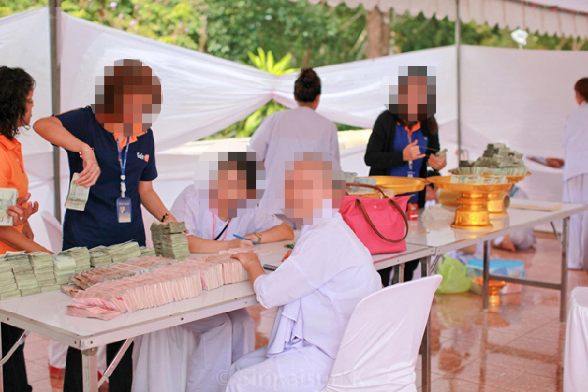 วิจารณ์แซ่ด!แม่ชีถือกระเป๋าหรู-ขับปอร์เช่