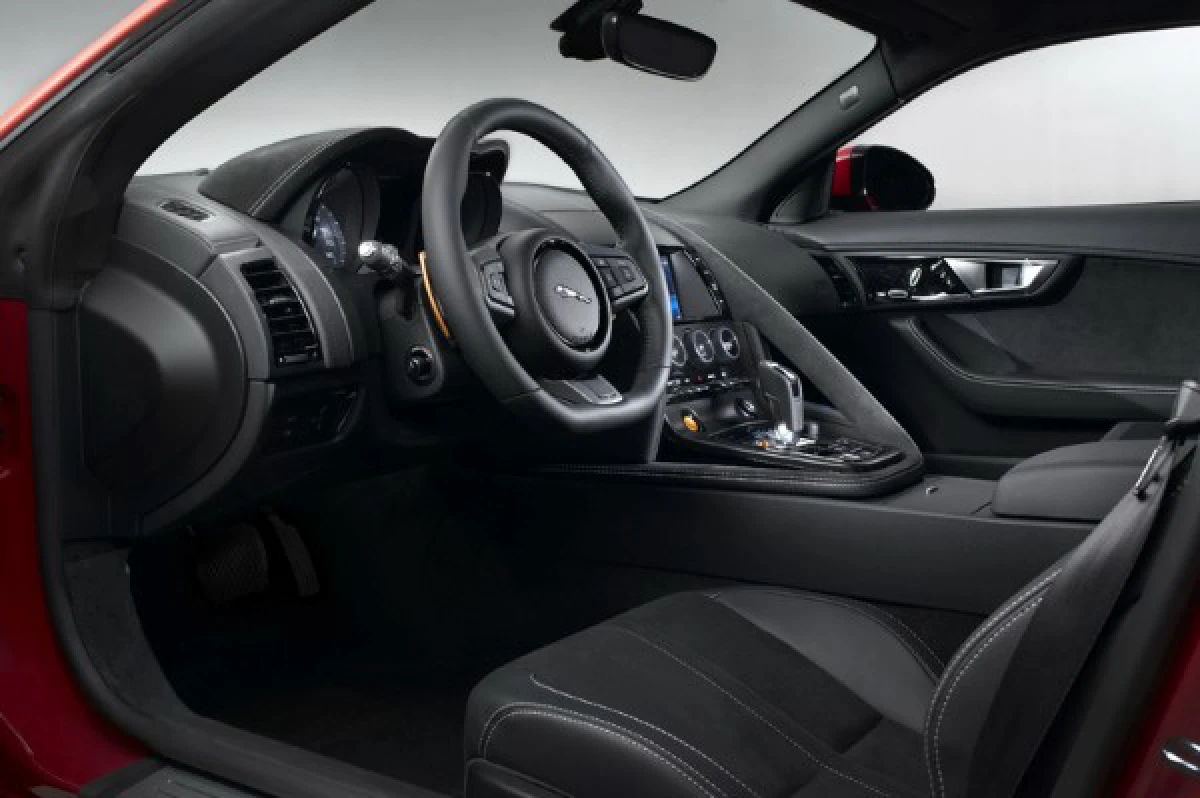 เปิดตัวจากัวร์F-Type Coupeในไทย