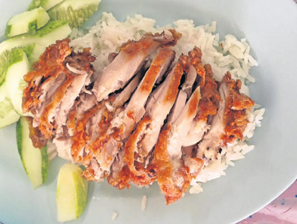 ข้าวมันไก่สมปอง สูตรเตาถ่านเจ้าเก่า