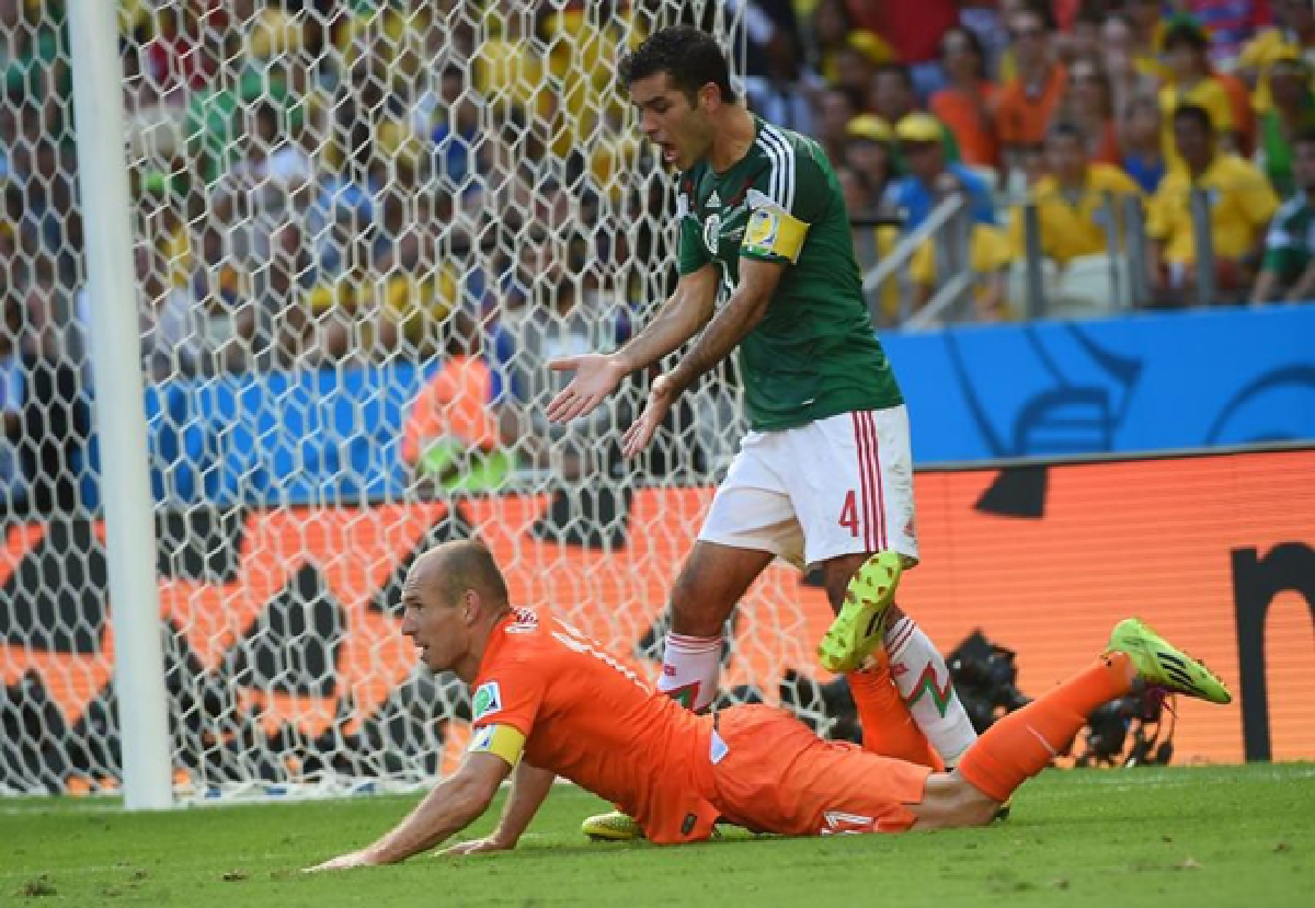 Holland in last-gasp win; Costa beat Greece on penalties