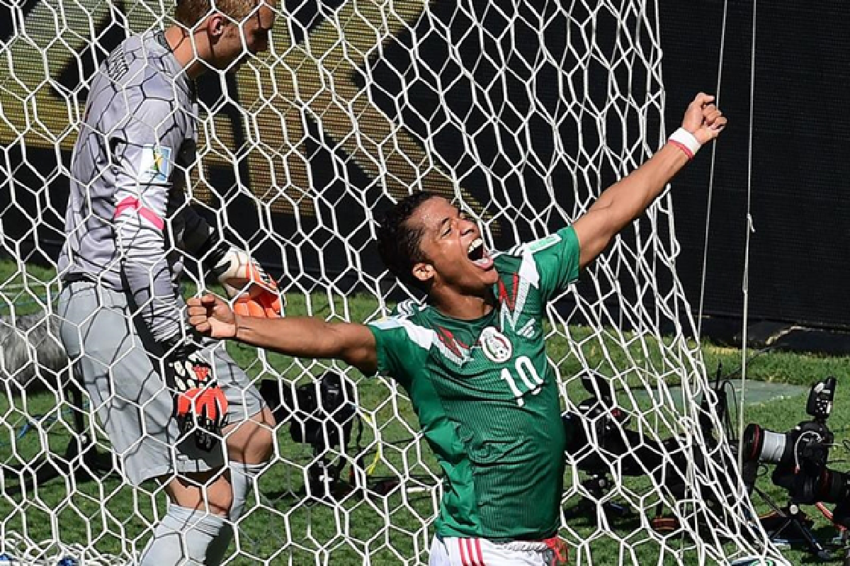 Holland in last-gasp win; Costa beat Greece on penalties