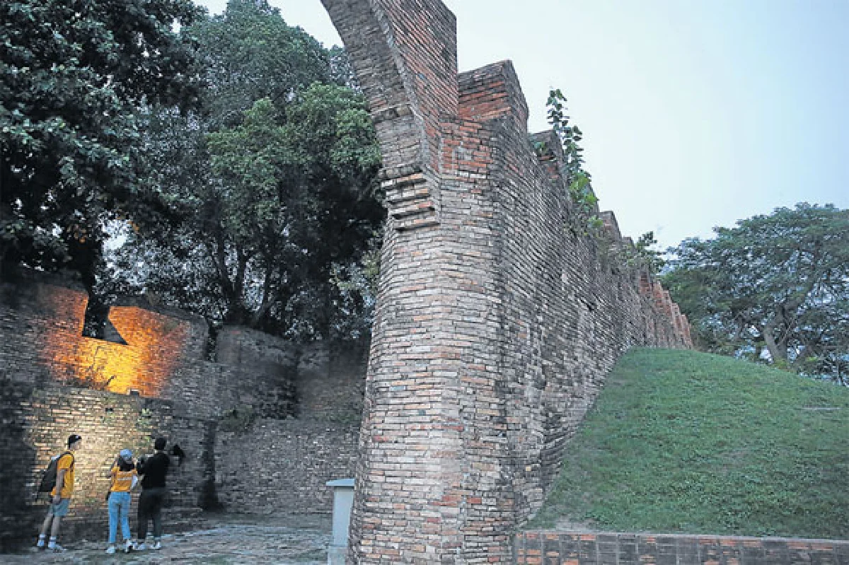 ปั่นกลางคืน ตื่นเมืองคอน