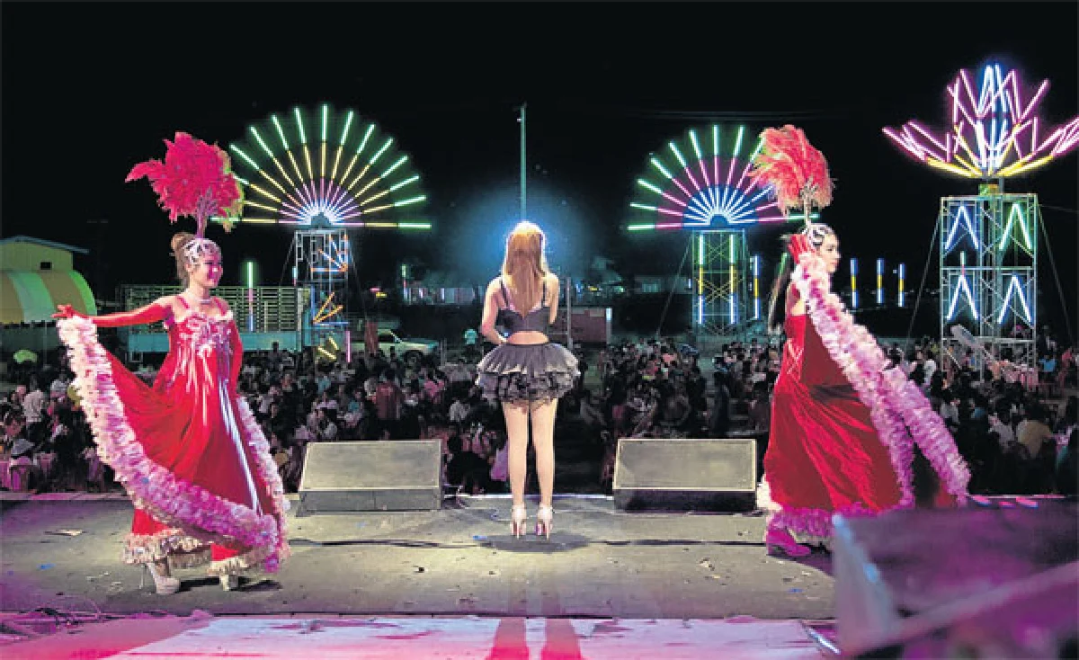 ผู้หญิงเต้นกิน