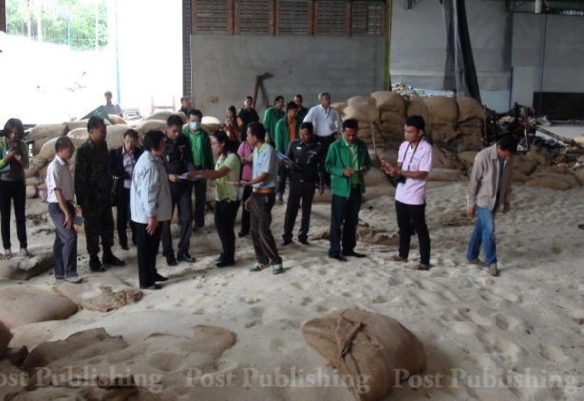 ตะลึงตรวจข้าวนครศรีฯเสียหายทั้งโกดัง