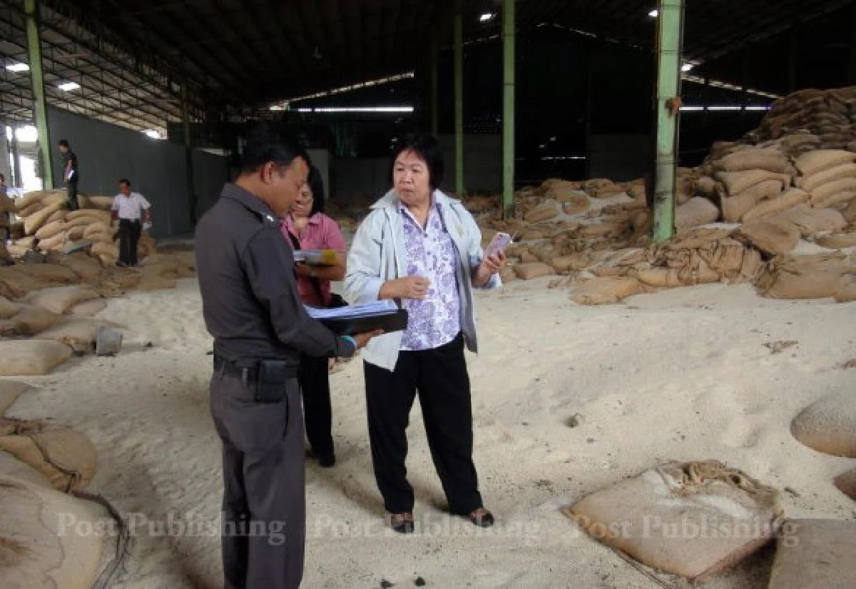 ตะลึงตรวจข้าวนครศรีฯเสียหายทั้งโกดัง