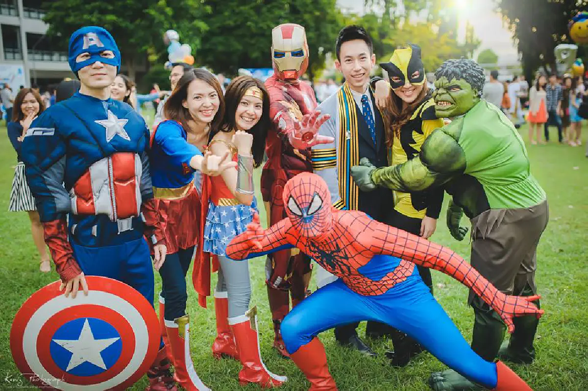 จัดเต็มธีม"ยอดมนุษย์"งานรับปริญญาเพื่อน"ไม่กล้าทำไม่ได้"