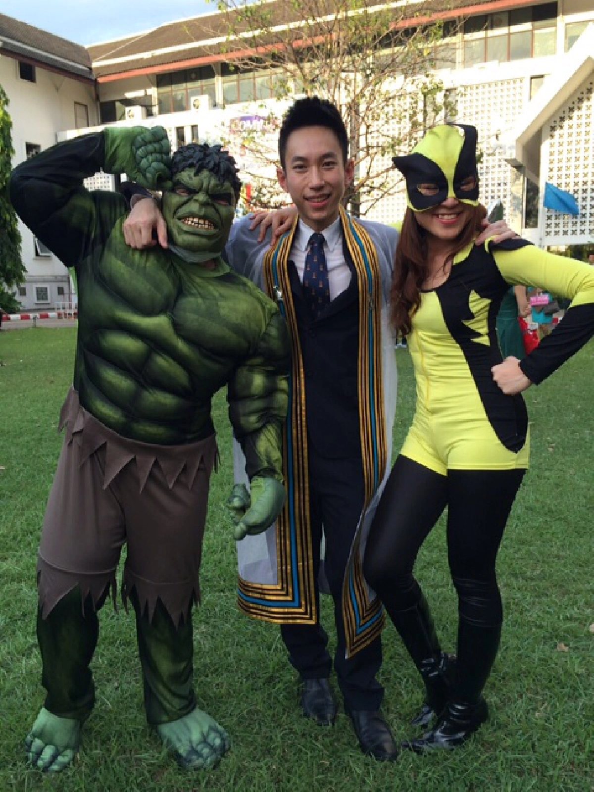 จัดเต็มธีม"ยอดมนุษย์"งานรับปริญญาเพื่อน"ไม่กล้าทำไม่ได้"