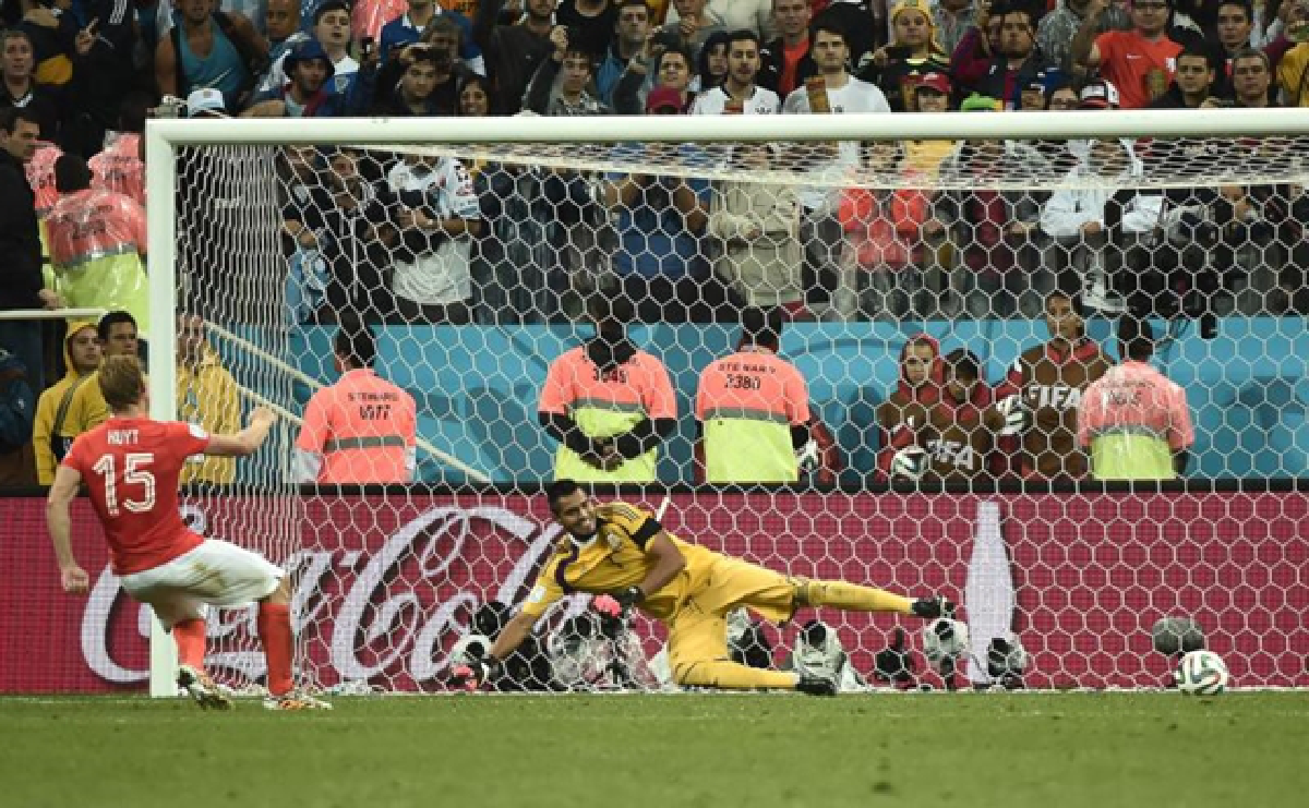 Romero sends Argentina into finals