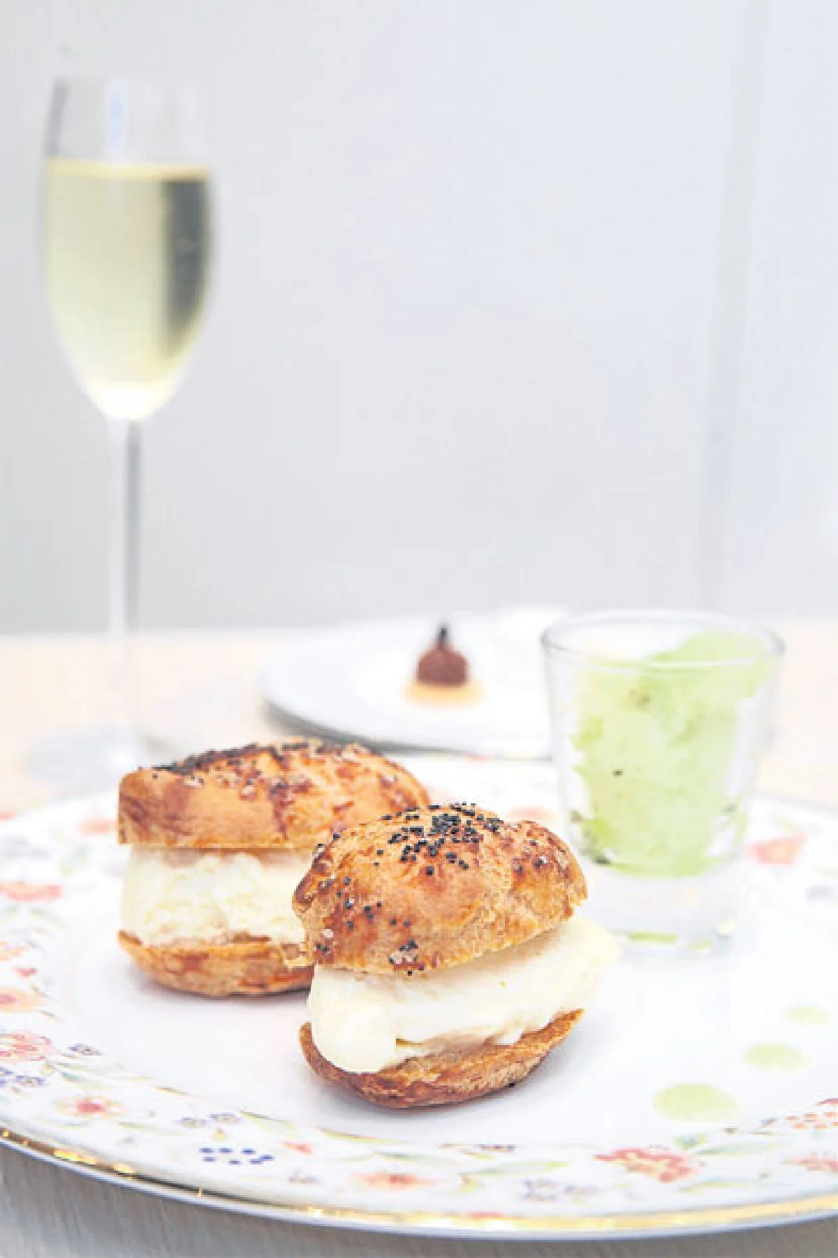 คู่รักคู่ใหม่ ไวน์ & ขนมหวาน