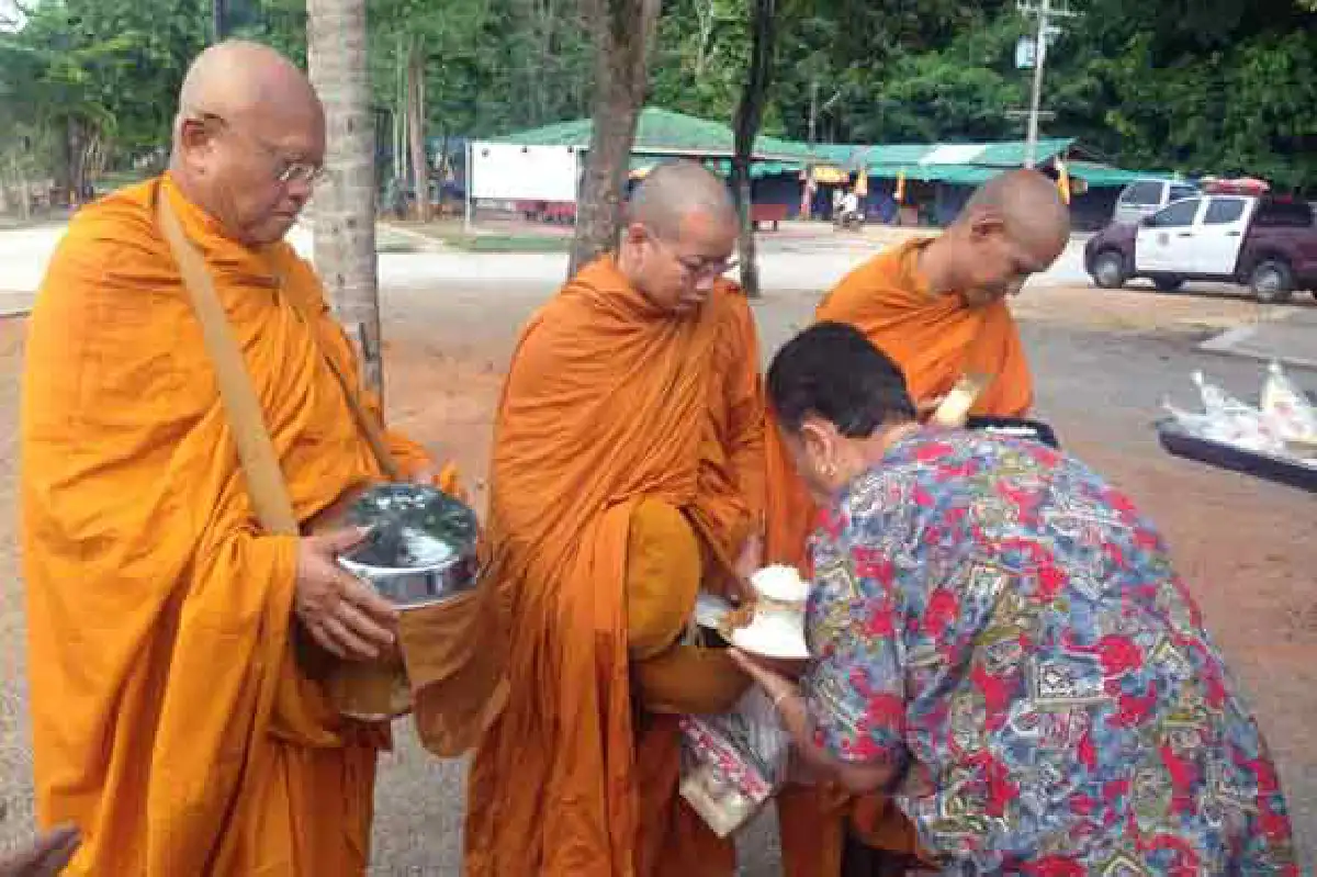 Lung Kamnan to Phra Suthep