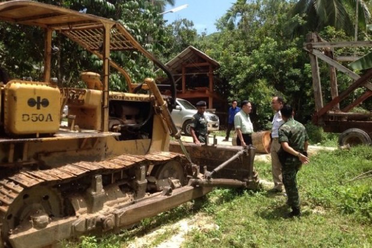 ทหารตรวจยึดไม้เถื่อนรือเสาะเพียบ ทหารตรวจยึดไม้เถื่อนรือเสาะเพียบ