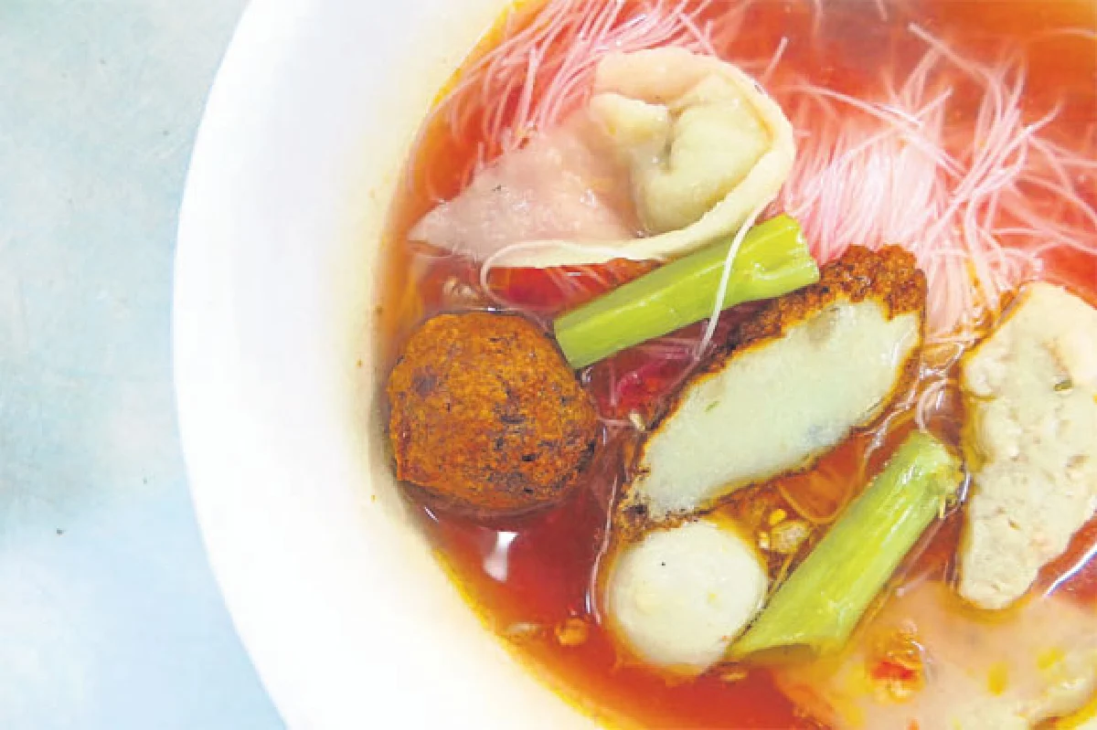 อร่อยรอบดึก ก๋วยเตี๋ยวนายแว่น