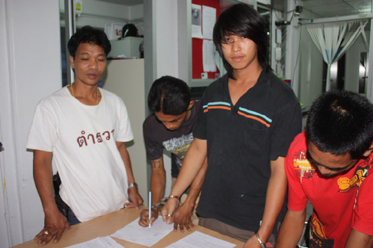รวบแก๊งวิ่งราวทรัพย์ก่อเหตุเพียบ รวบแก๊งวิ่งราวทรัพย์ก่อเหตุเพียบ