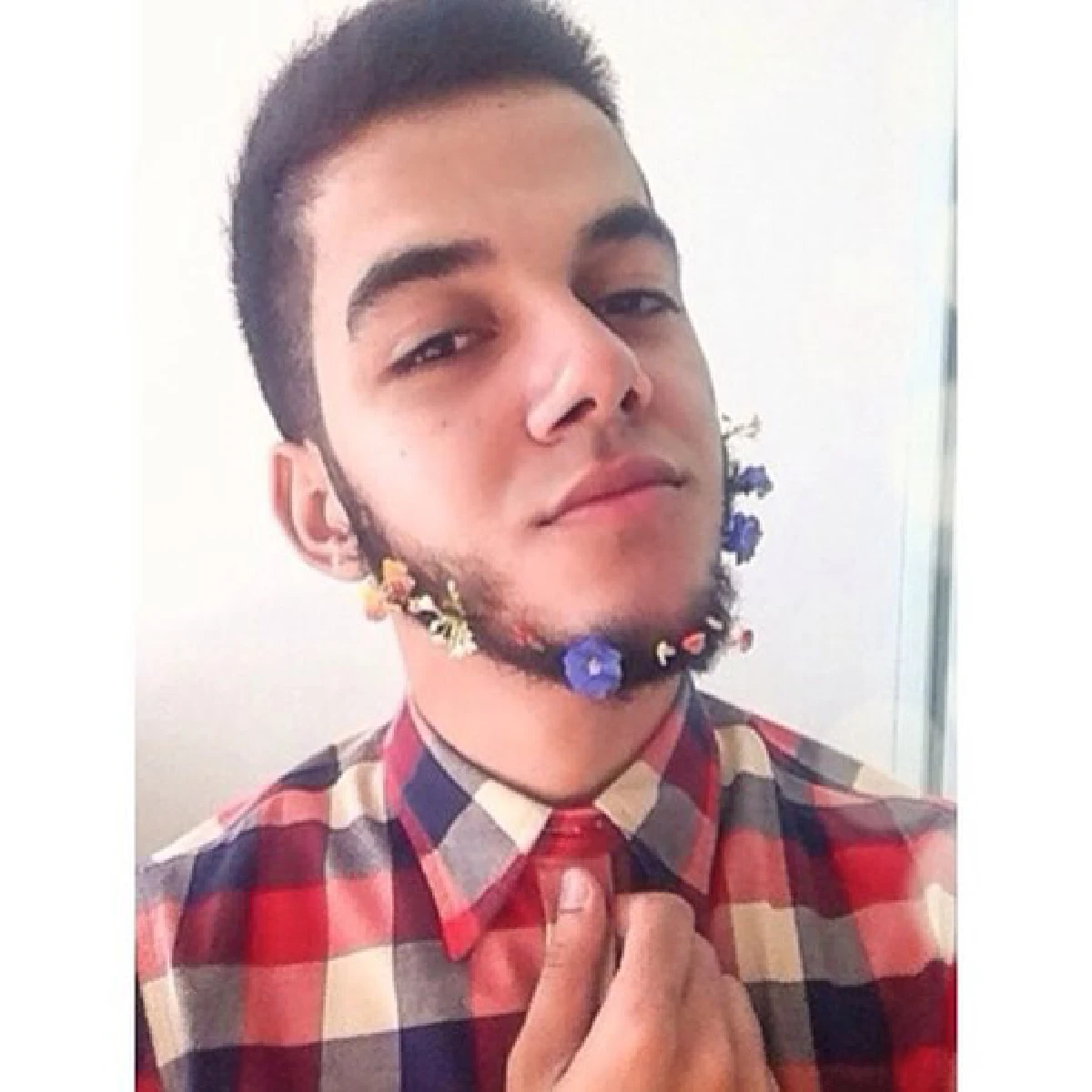 เทรนด์ฮิตหนุ่มฝรั่ง ดอกไม้ประดับเครา