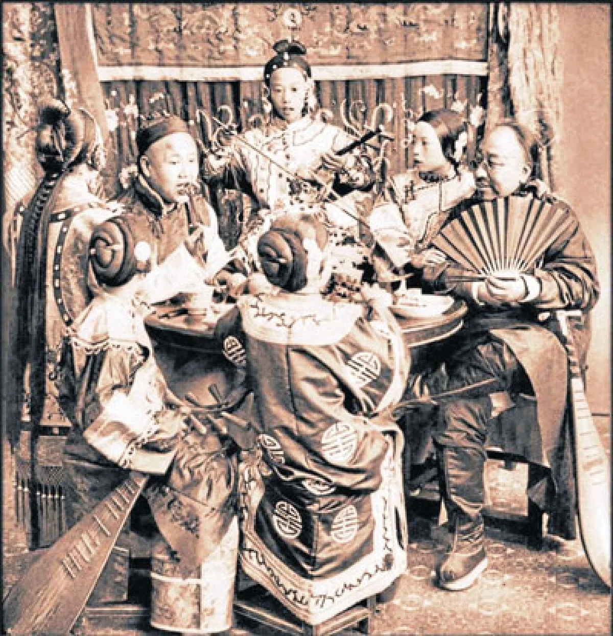 โต๊ะจีนเหลาระดับอ๋องกับการยาใส้ในนครหลวง