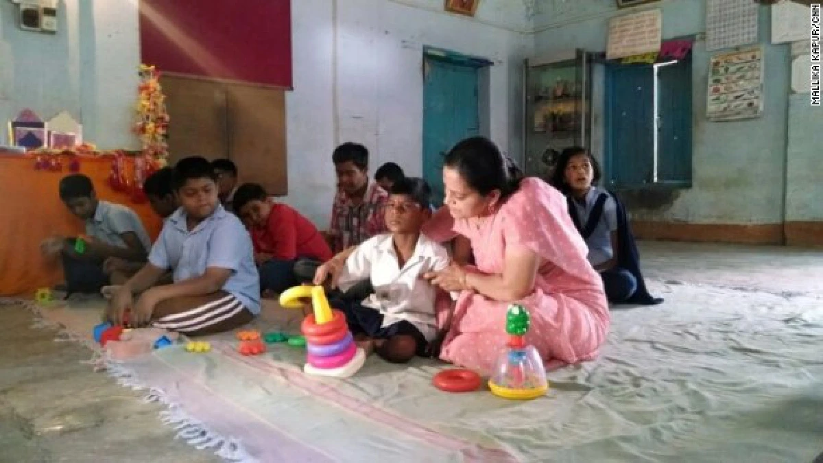 ชีวิตพลิกผันจากถูกมัดติดเสาป้ายรถเมล์สู่บ้านใหม่