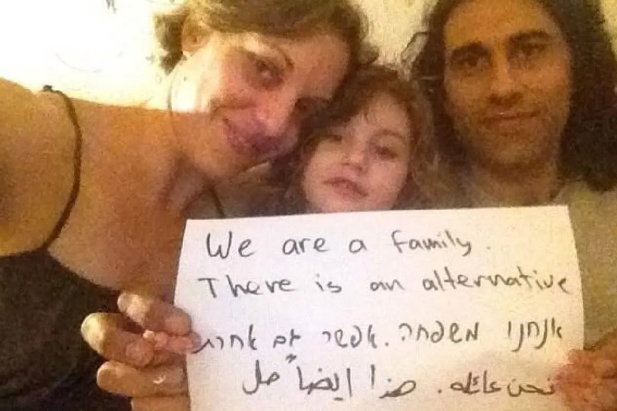 แชร์กระหน่ำ!ภาพจูบปากขอคืนสันติภาพแก่ตะวันออกกลาง