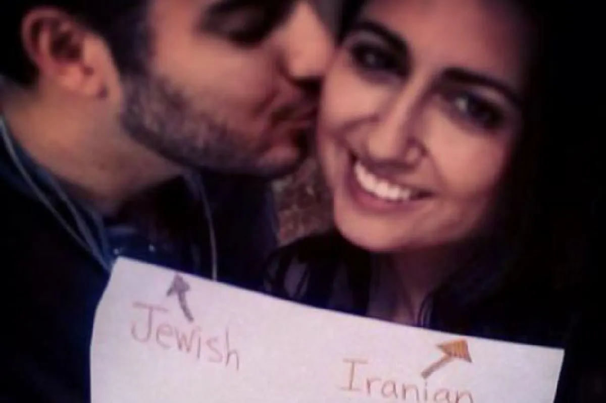 แชร์กระหน่ำ!ภาพจูบปากขอคืนสันติภาพแก่ตะวันออกกลาง