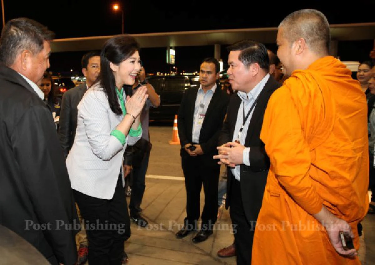 ยิ่งลักษณ์ควงลูกบินไปฝรั่งเศสยันกลับตามกำหนด
