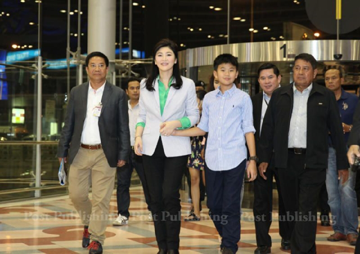 Yingluck's trip: Hugs in Paris, speculation in Thailand