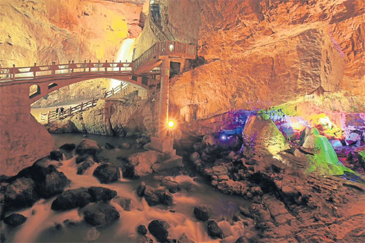 ถ้ำจิ่วเซียง ใครว่าสวย ‘เป็น’ อย่างเดียว