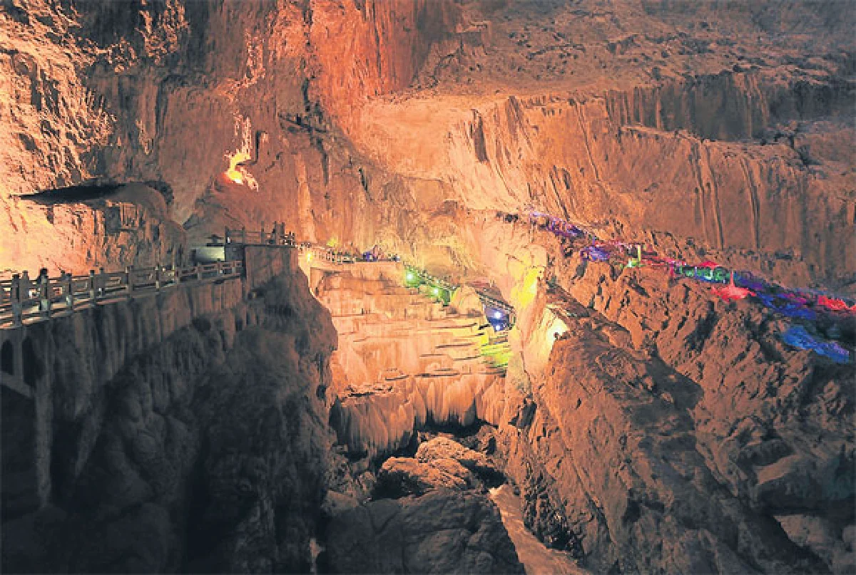 ถ้ำจิ่วเซียง ใครว่าสวย ‘เป็น’ อย่างเดียว