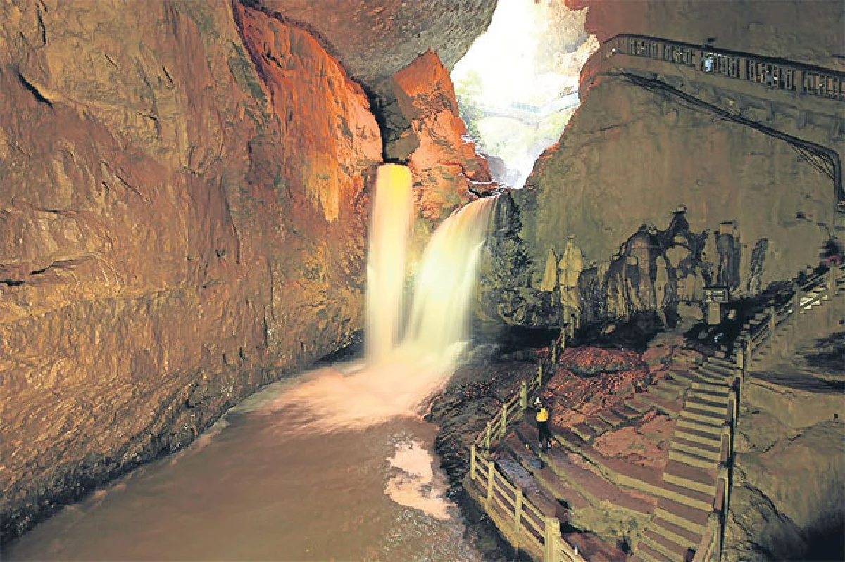 ถ้ำจิ่วเซียง ใครว่าสวย ‘เป็น’ อย่างเดียว