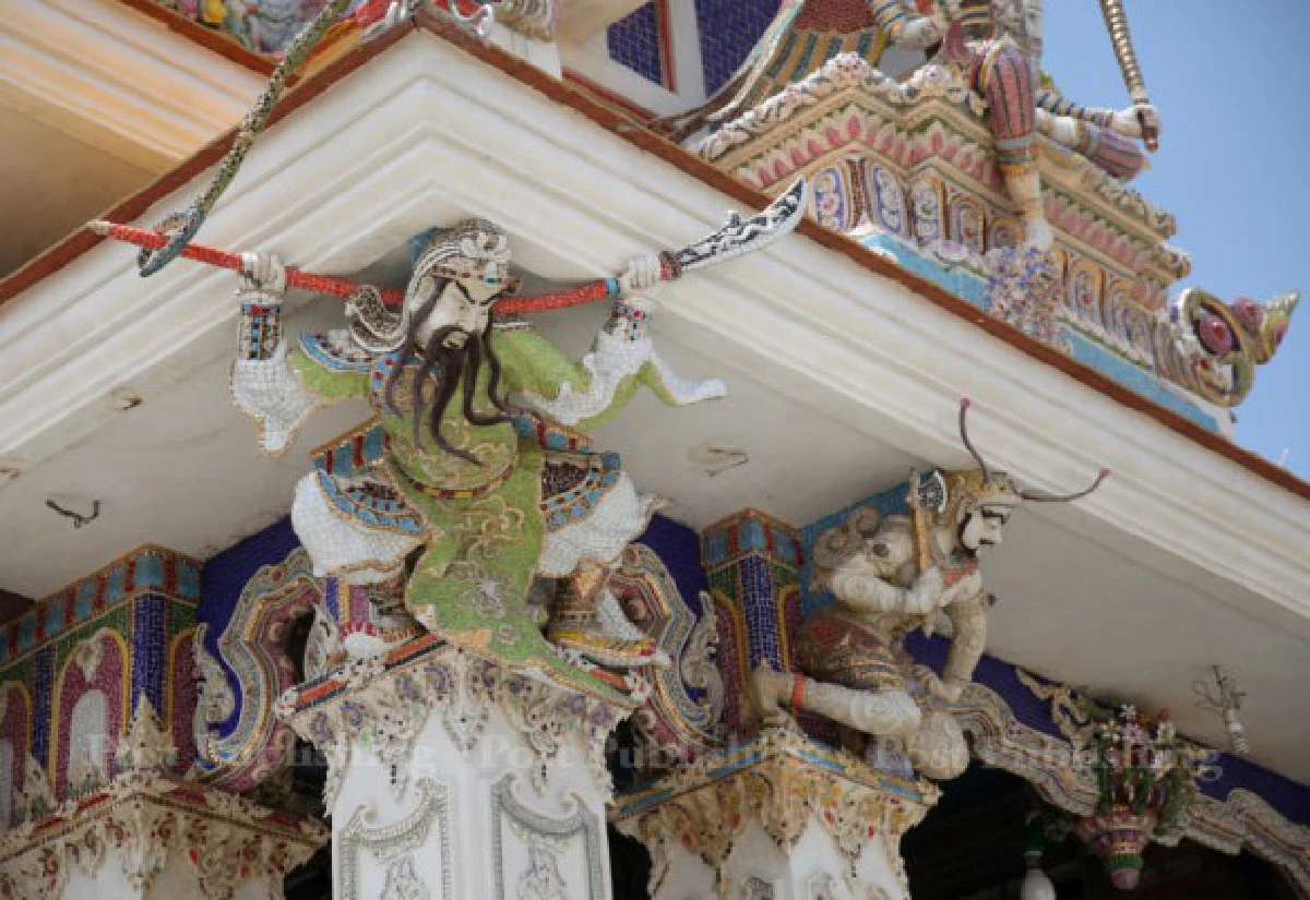 สุดทึ่ง!งานศิลป์พิสดารที่"วัดปริวาสราชสงคราม"