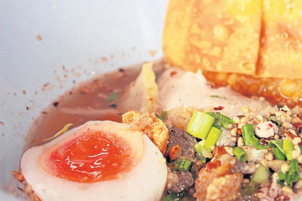 ก๋วยเตี๋ยวเรือรุ่งรัตน์ รสเด็ดตลาดน้ำนครรังสิต