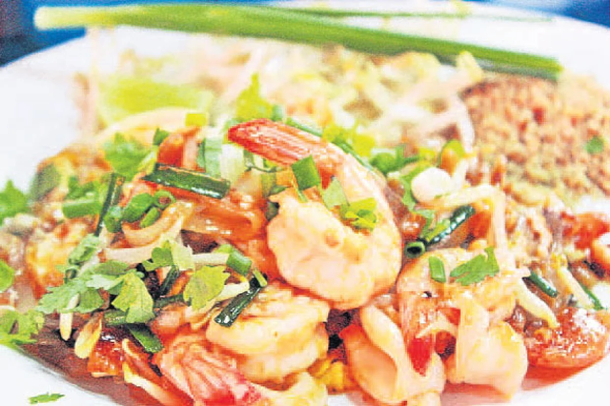 ก๋วยเตี๋ยวเรือรุ่งรัตน์ รสเด็ดตลาดน้ำนครรังสิต