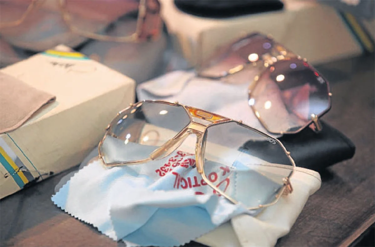 แว่นเท่ๆ ของสะสมเสริมคาแรกเตอร์ของ จิตต์สิงห์ สมบุญ