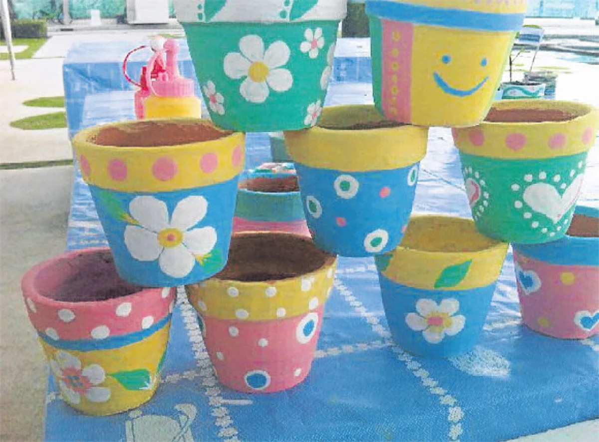 ภาชนะปลูกไม้ดอกไม้ประดับยุคปัจจุบัน