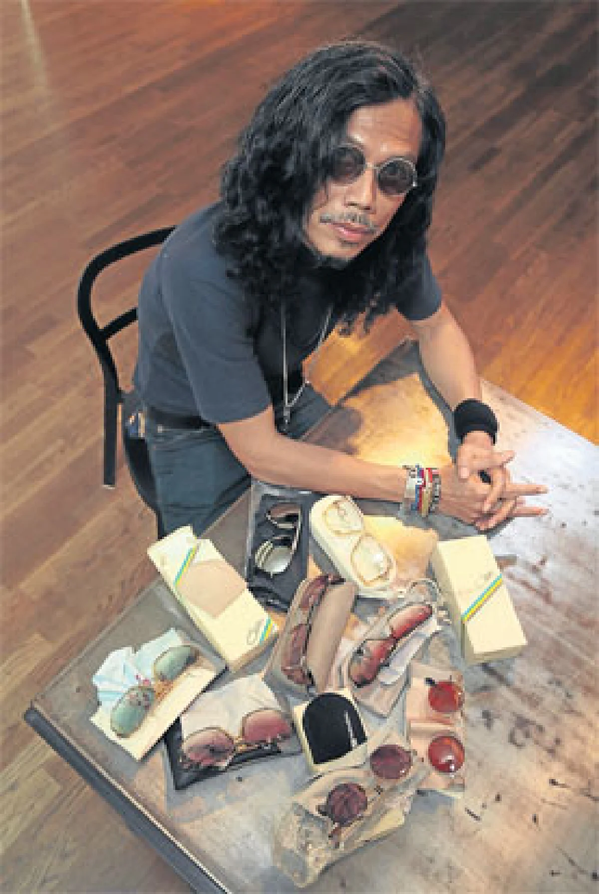 แว่นเท่ๆ ของสะสมเสริมคาแรกเตอร์ของ จิตต์สิงห์ สมบุญ