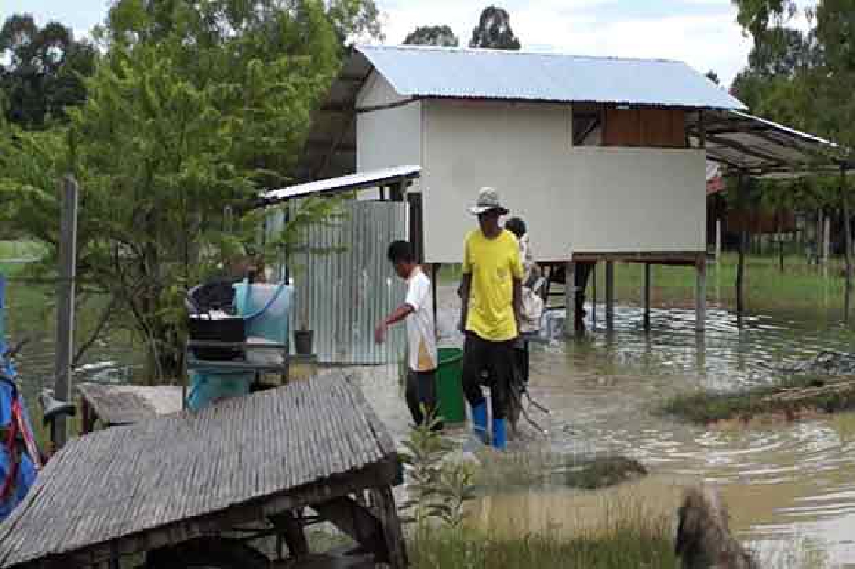 ฝนถล่มศรีสะเกษน้ำท่วมฉับพลัน ฝนถล่มศรีสะเกษน้ำท่วมฉับพลัน