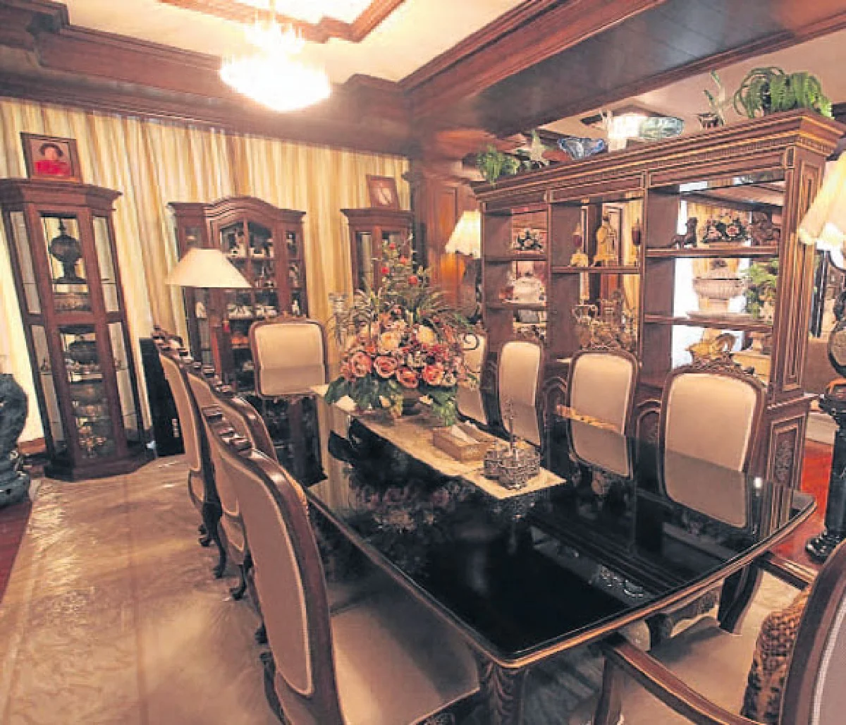 ภูวดี คุนผลิน ‘ชายคาแห่งความผูกพัน’