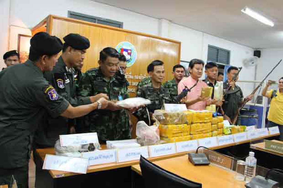 ทหารยึดยาบ้าซุกชายแดน5แสนเม็ด ทหารยึดยาบ้าซุกชายแดน5แสนเม็ด
