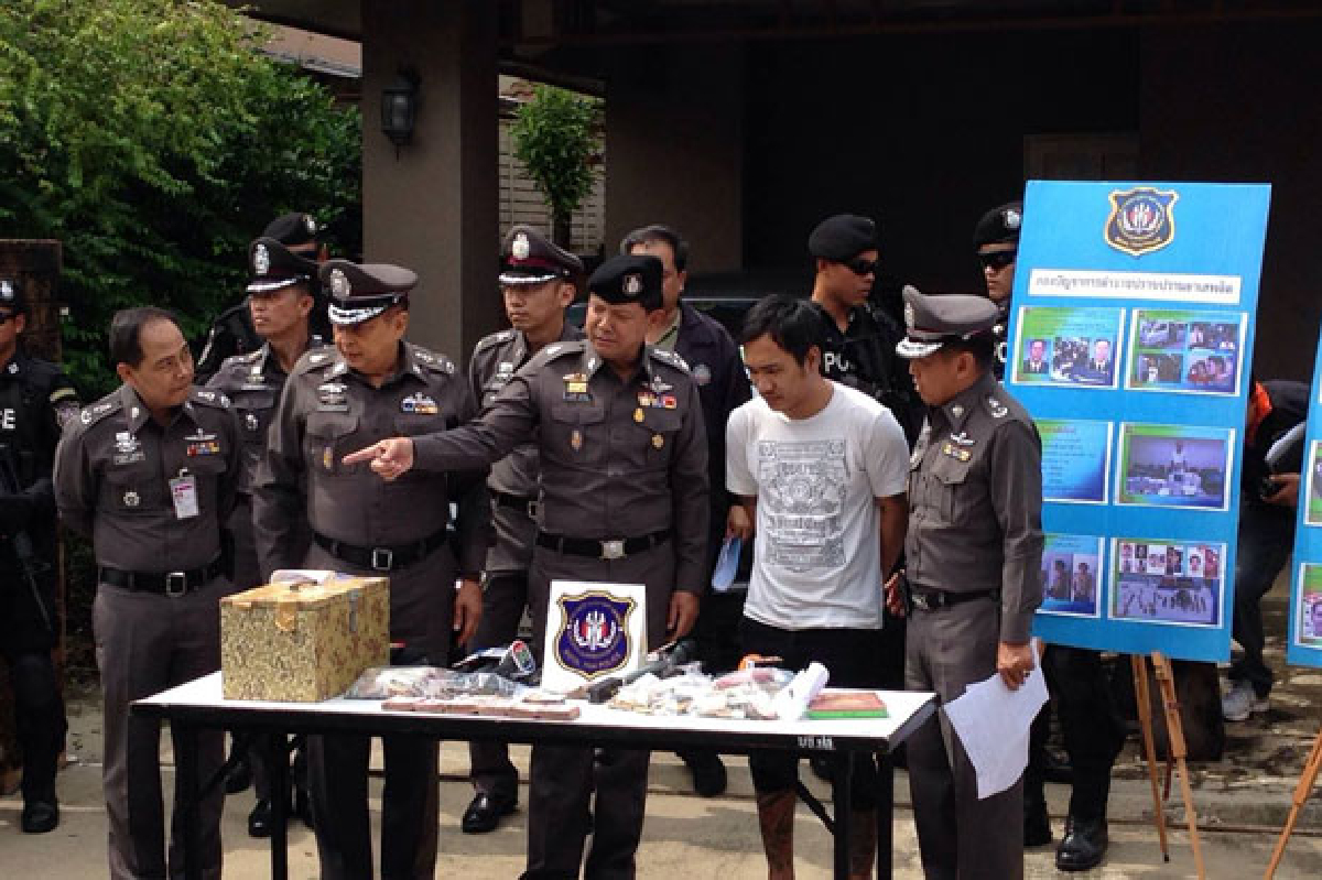 จับ"กอล์ฟ เสือโรจน์"ยึดยาบ้าเกือบ5แสนเม็ด จับ"กอล์ฟ เสือโรจน์"ยึดยาบ้าเกือบ5แสนเม็ด