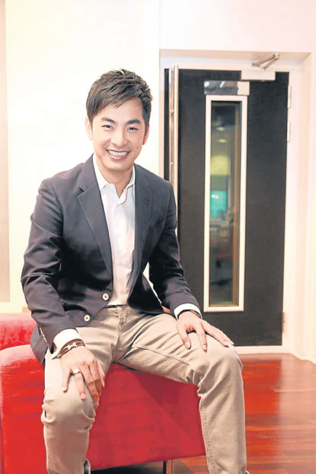 วรฤทธิ์ ไวยเจียรนัย กับคลับฟรายเดย์ และเลิฟออนแอร์