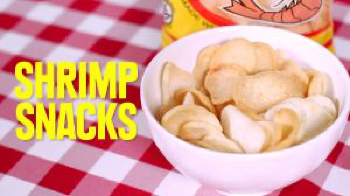 Americans try Thai snacks