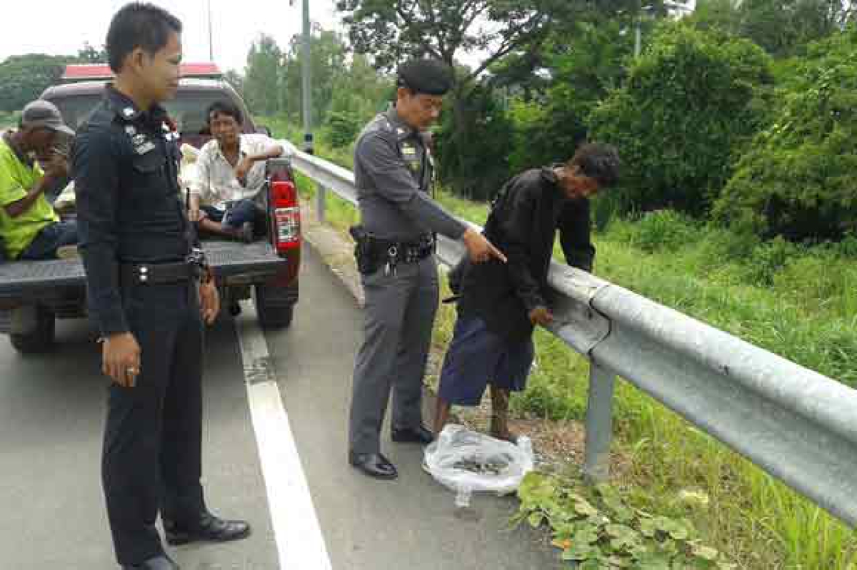 รวบโจรลักน็อตแผงกั้นขอบทาง รวบโจรลักน็อตแผงกั้นขอบทาง