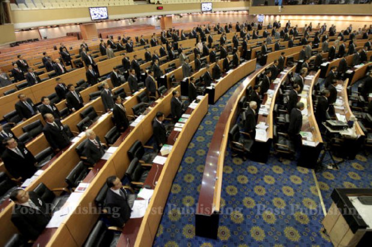 กมธ.งบ58ลดเงิน13กระทรวง2.4พันล้าน กมธ.งบ58ลดเงิน13กระทรวง2.4พันล้าน