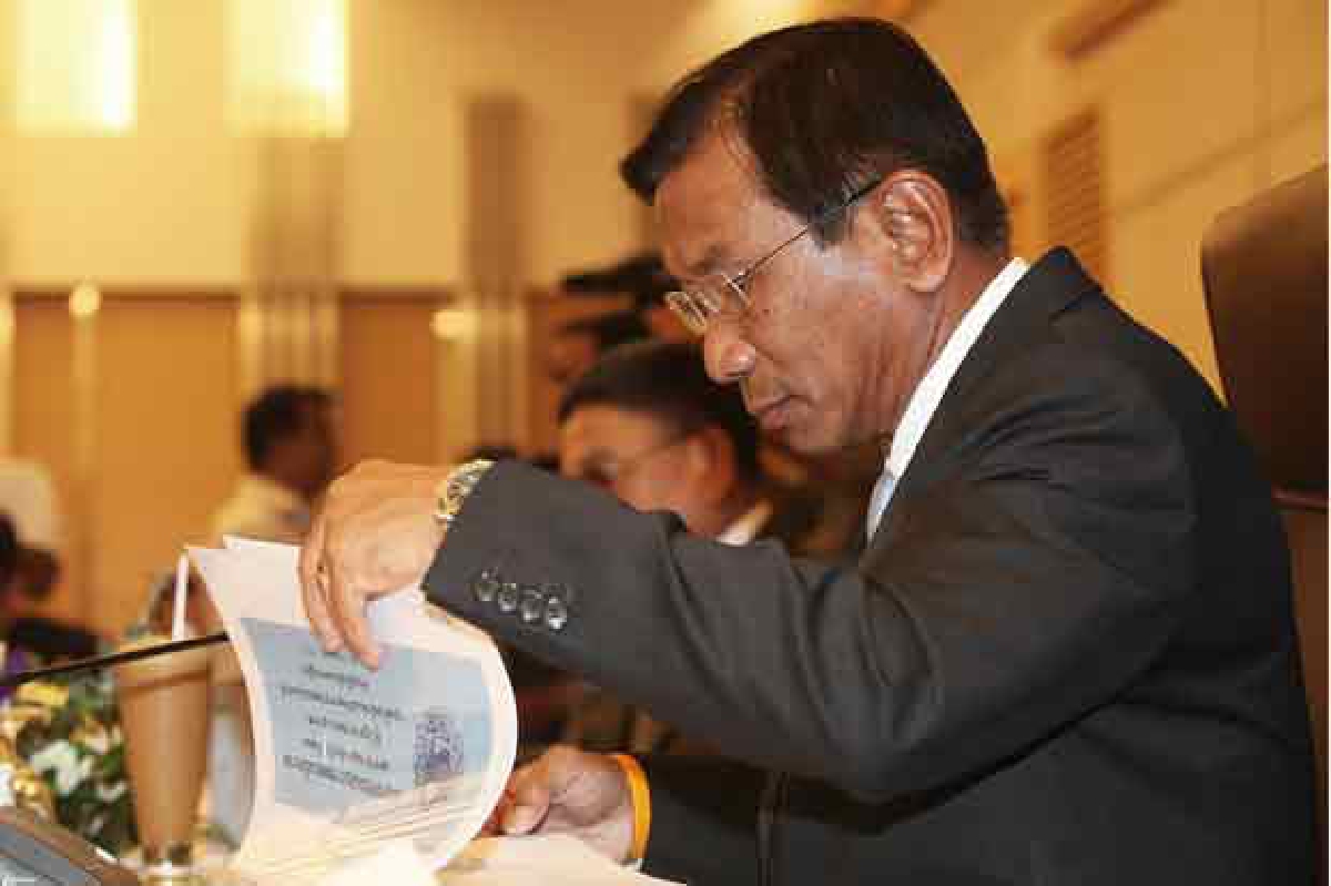 ถกงบปี58เฉือนเงินทร.-กองทัพไทย45ล้านบาท ถกงบปี58เฉือนเงินทร.-กองทัพไทย45ล้านบาท