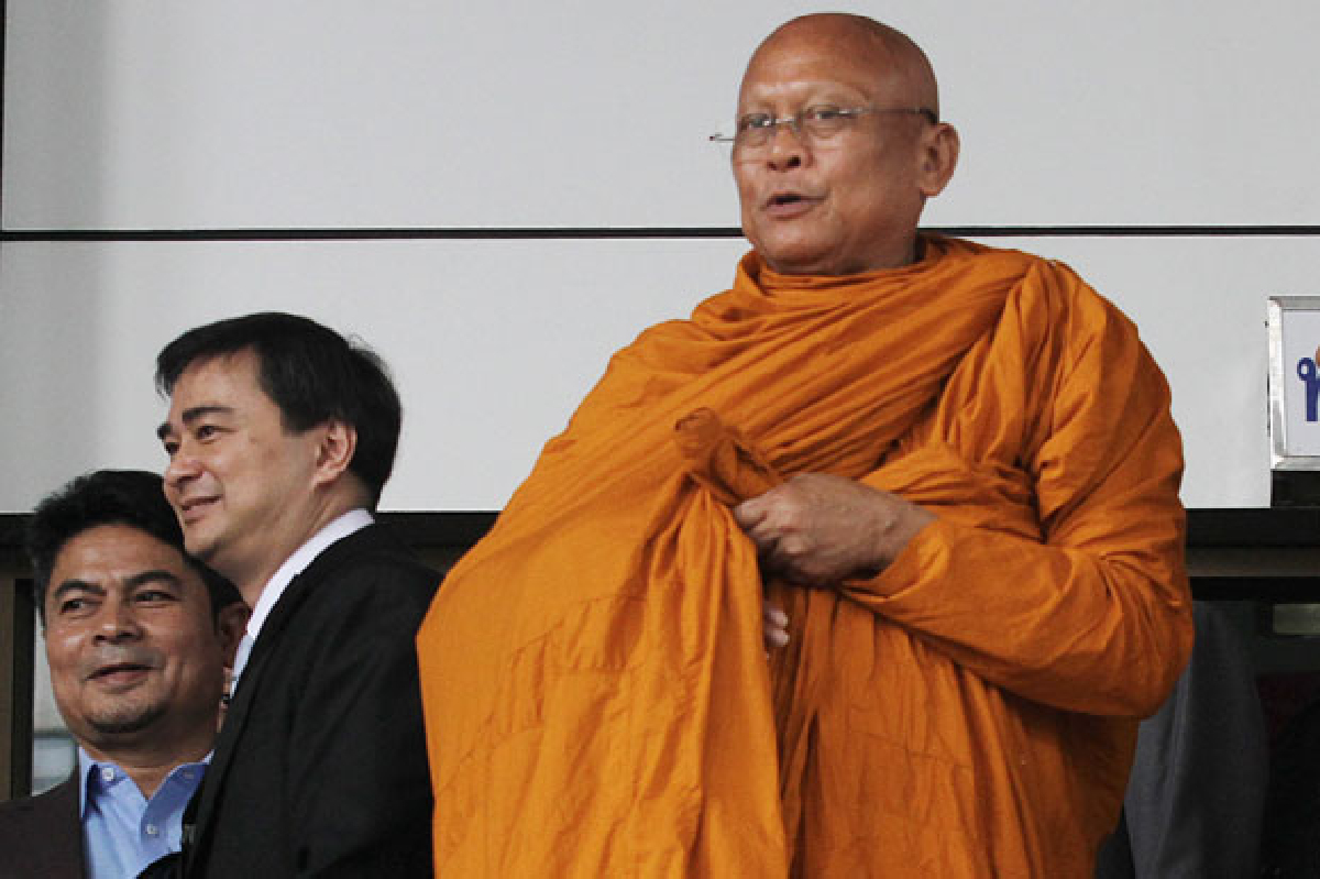 ยกฟ้อง"มาร์ค-สุเทพ"สั่งสลายม็อบชี้เป็นอำนาจศาลฎีกาฯ ยกฟ้อง"มาร์ค-สุเทพ"สั่งสลายม็อบชี้เป็นอำนาจศาลฎีกาฯ