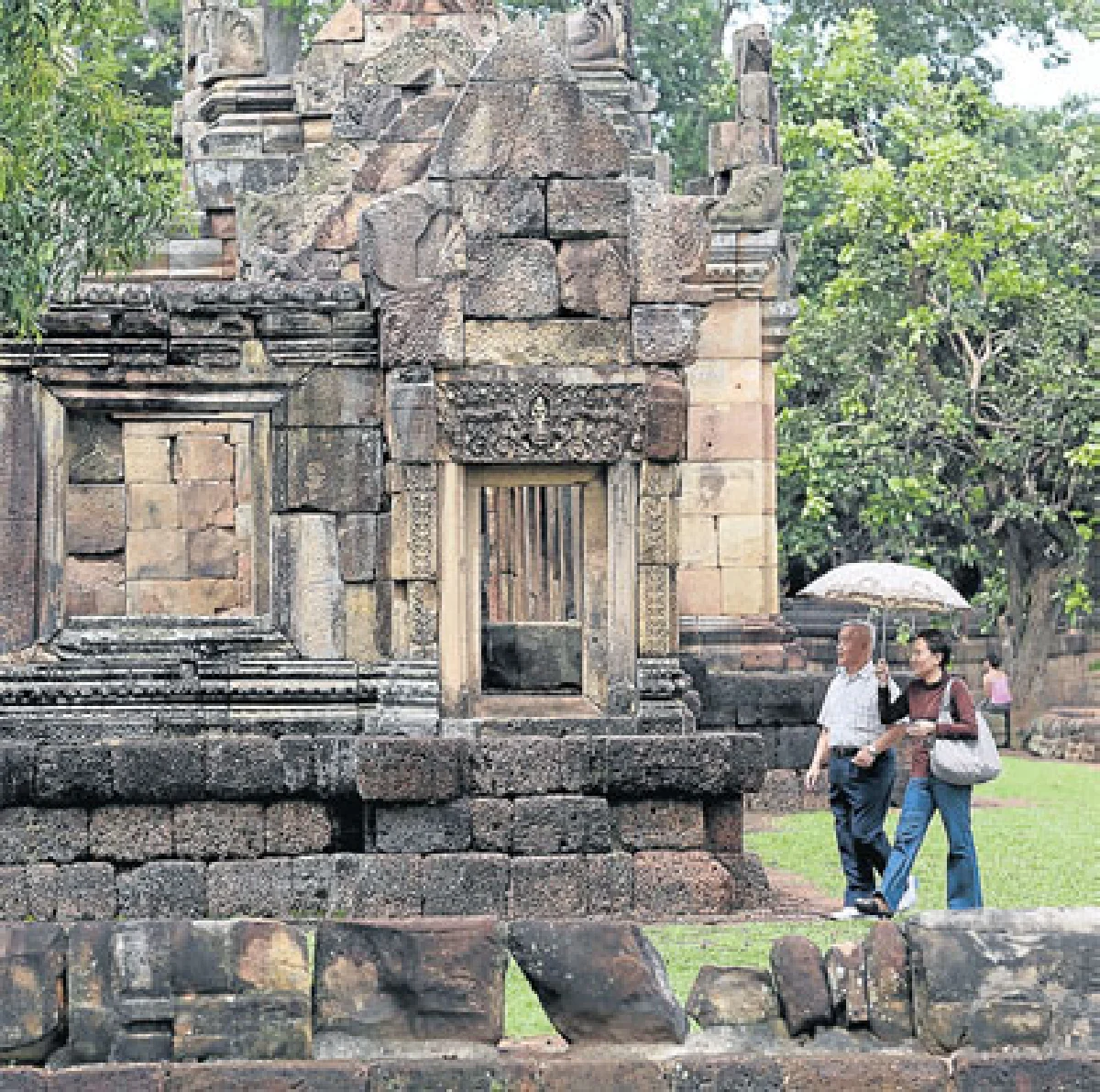 เส้นเรื่องไทยเขมร บนทางปราสาทหิน