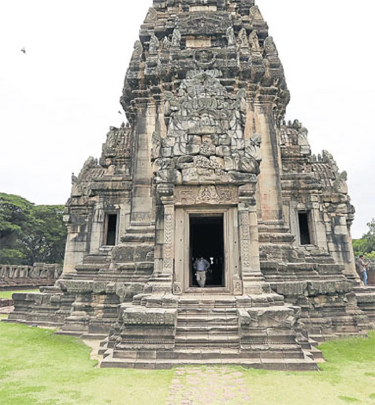 เส้นเรื่องไทยเขมร บนทางปราสาทหิน