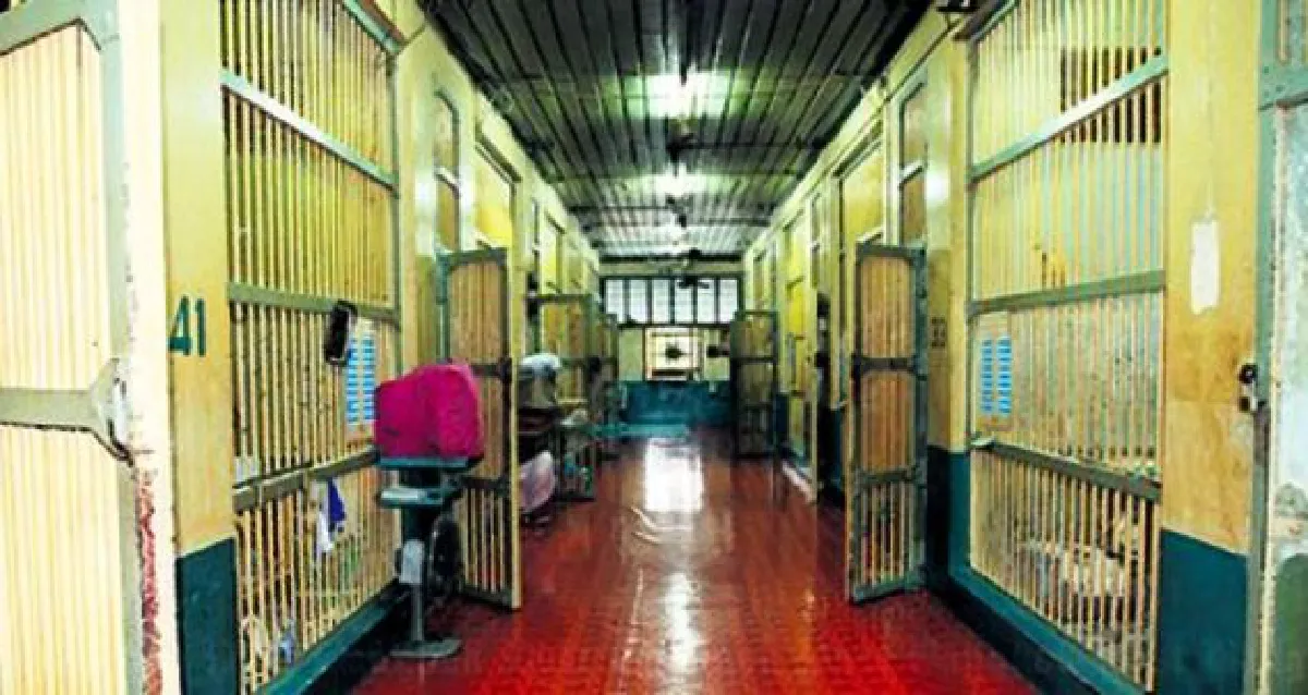 Drug kingpins continue crime business in prison
