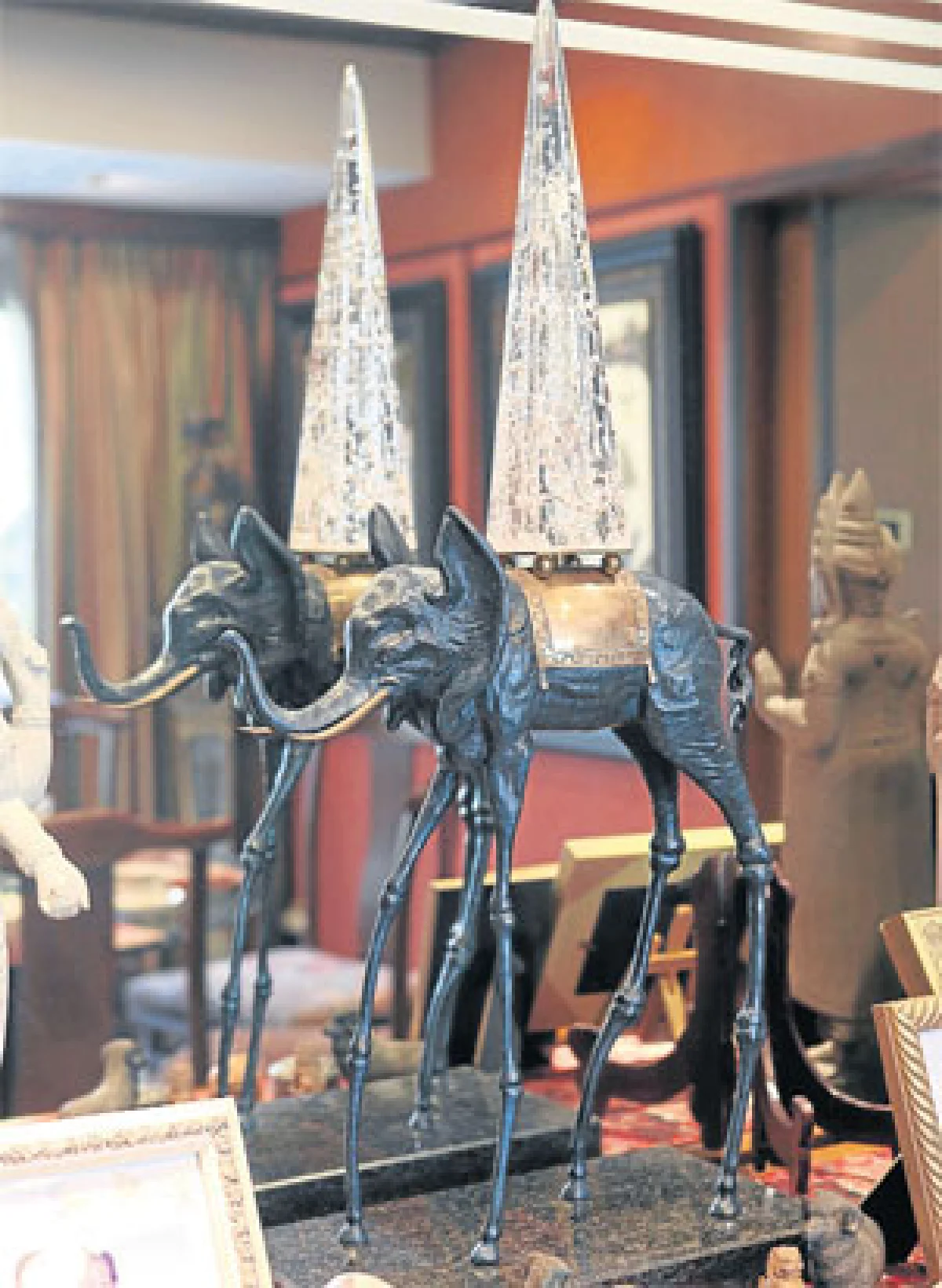 ชื่นชมของสะสมล้ำค่า ของ ดร.ก้องเกียรติ โอภาสวงการ