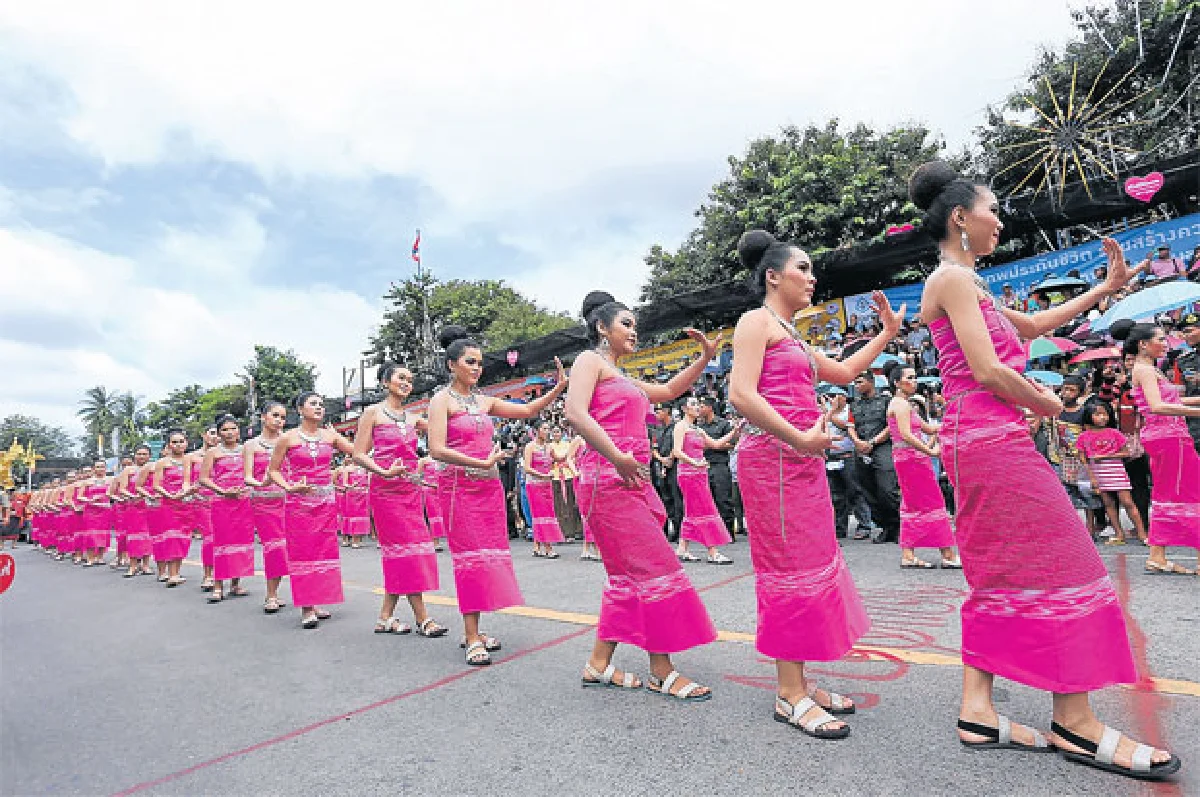 สีสันแห่เทียนเข้าพรรษา